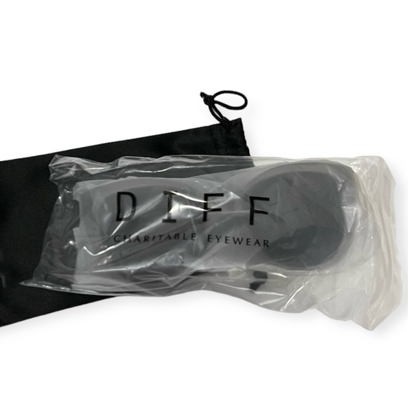 DIFF Rea Sunglasses Milky Grey Frame Grey Lenses Cat Eye NWT - Picture 8 of 10